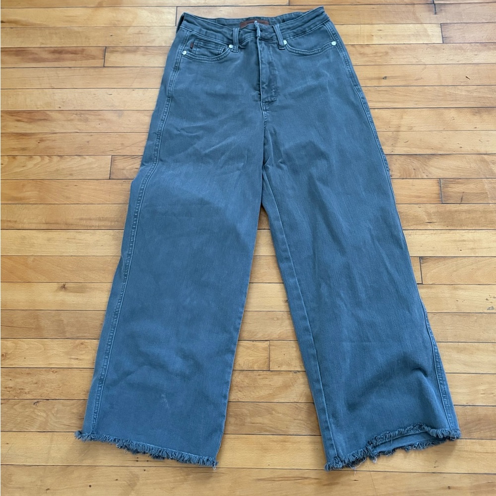 Judy Blue Distressed High waisted Jeans